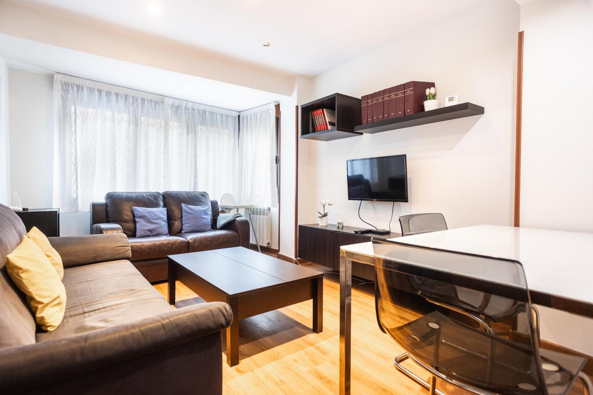 Apartamento Argueelles - 3 Hab Y 1 Bano - 5 Pax - Vut-5675-as *